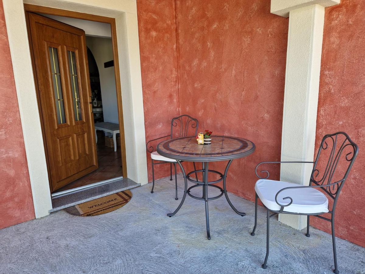 Wine & Vinales Apartment Koper