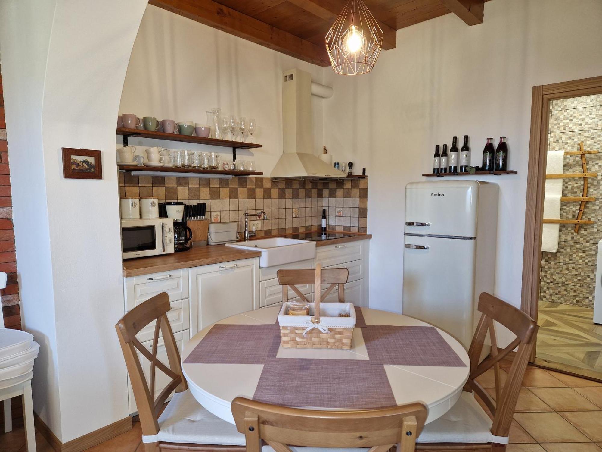 Wine & Vinales Koper